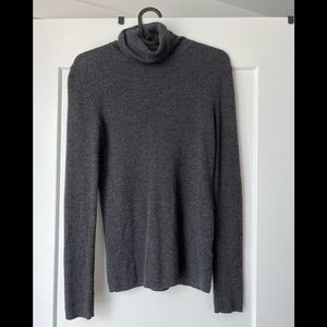 Uniqlo 100% merino wool turtleneck medium gray